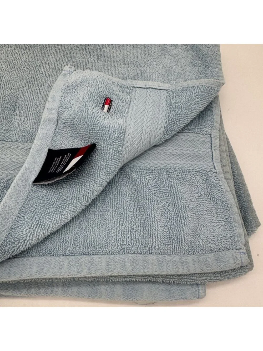 Tommy Hilfiger 100% Cotton Modern American Bath Towel Light Blue 24in x 47 in